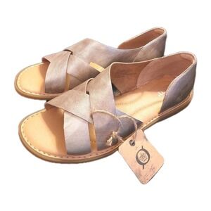 Born Women's Ithica Leather Sandal Light Gold Metallic Size 10 M - NEW!